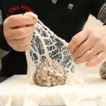 Préparation d'une caillette ardéchoise